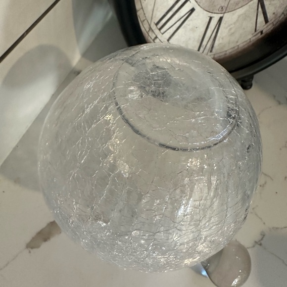 Crackled clear glass round globe decanter with crystal  closure stopper - Picture 5 of 7